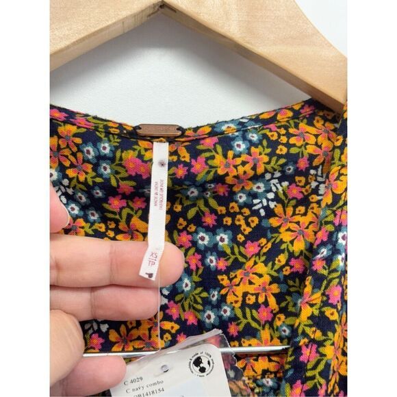 Free People Blouse Womens Size Extra SmalI Found You Top Floral Multicolor NEW - Picture 8 of 9